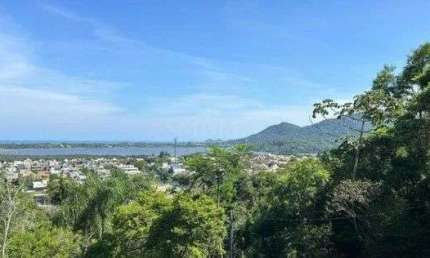 Terreno com 13.000m² - À venda no Morro da Lagoa da Conceição,