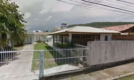 Área de churrasqueira com piscina, 2 quartos e 2 vagas à venda no Campeche.