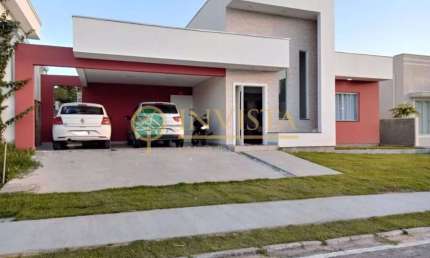 À venda | Condomínio fechado, 375 m², churrasqueira, 3 quartos e 4 vagas de garagem - Rio Vermelho, em Florianópolis.