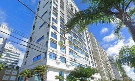 À venda | Vista permanente para o Mar, 2 quartos, andar alto e 1 vaga - Beira Mar, em Florianópolis.
