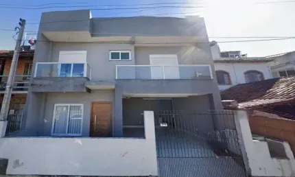 À venda | 175 m², 2 andares, 3 quartos e 2 vagas - Balneário do Estreito, em Florianópolis.