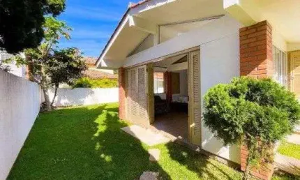 À Venda | Alto Padrão – 300m², 5 Quartos, 3 Vagas – Próxima ao Mar, em Jurerê Internacional, Florianópolis