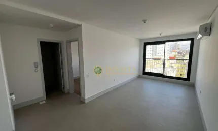 Área de lazer completa com 1 quarto e 1 vaga à venda no Estreito em Florianópolis.