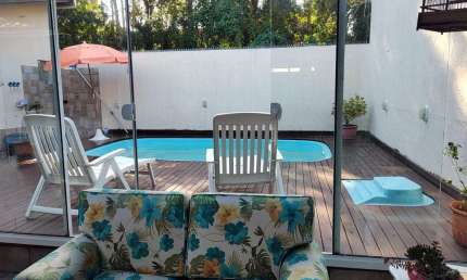 Deck com piscina, churrasqueira e 3 quartos à venda no Ribeirão da Ilha.