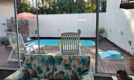 Deck com piscina, churrasqueira e 3 quartos à venda no ribeirão da ilha.