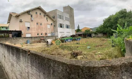 Terreno com 420m² à venda na Cachoeira do Bom Jesus.