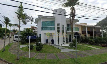 Mobiliada e decorada com 4 quartos e área gourmet com piscina para locação em Jurerê Internacional.