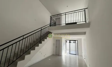 Loft novo com 76m² e 1 vaga à venda no Centro de Florianópolis.