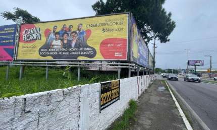 Terreno com viabilidade residencial e comercial, com 1247m² para locação em Capoeiras.
