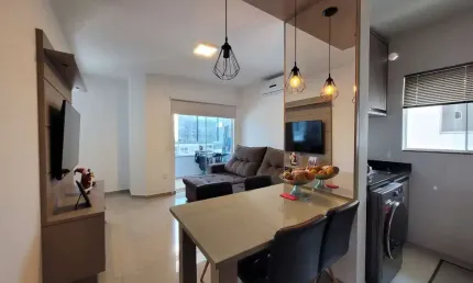À venda | 59 m², Semi mobiliado, sacada com churrasqueira, 2 quartos e 1 vaga - Palhoça/SC.
