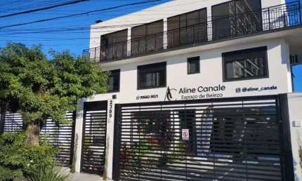 Prédio comercial com 3 pavimentos e 240m² - À venda no Jardim Atlântico.