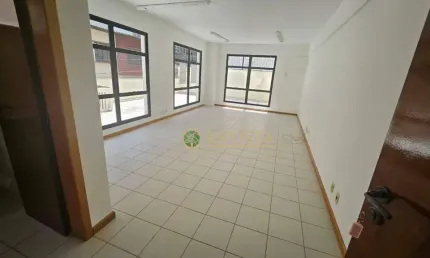 Sala comercial com 1 vaga à venda no centro de florianópolis.