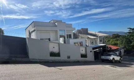 Viabilidade comercial e residencial, vista mar, 4 quartos e ótima localização à venda no estreito em florianópolis.