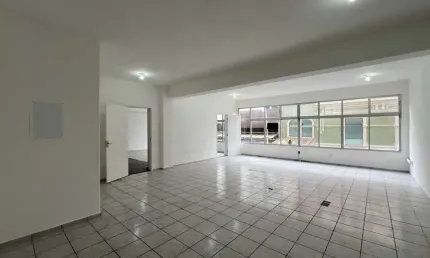 Sala comercial com 440m² e 1 vaga para locação no centro de florianópolis.