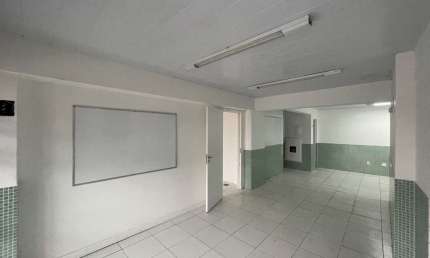 Loja comercial com 130m² com 1 vaga para locação em Campinas.