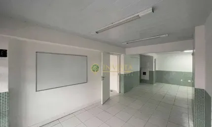Loja comercial com 130m² com 1 vaga para locação em Campinas.