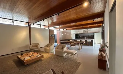 Alto padrão com 3 quartos sendo 2 suítes e varanda gourmet com churrasqueira.