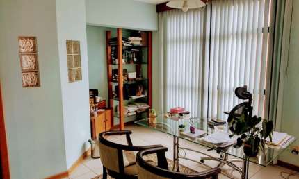Sala comercial com 57m² e 1 vaga à venda no Centro de Florianópolis.
