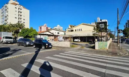À venda | Terreno com 540 m² e viabilidade para 5 pavimentos - Balneário do Estreito, em Florianópolis.