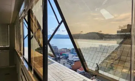 Sala comercial com 27m² e vista mar à venda no Estreito.