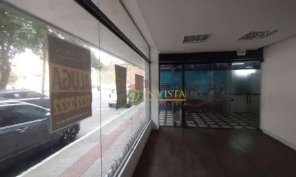 Loja comercial com 1 vaga para locação no Centro de Florianópolis.