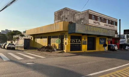 Loja Comercial de esquina, 924m² - À venda na rua Santos Saraiva - Estreito / Florianópolis.