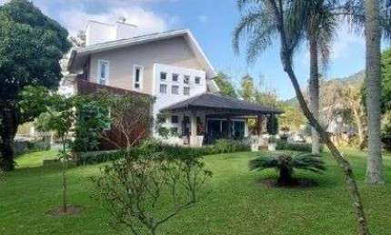 À venda | 310 m², 3 suítes, terraço privativo e espaço gourmet com churrasqueira - Ratones, em Florianópolis.