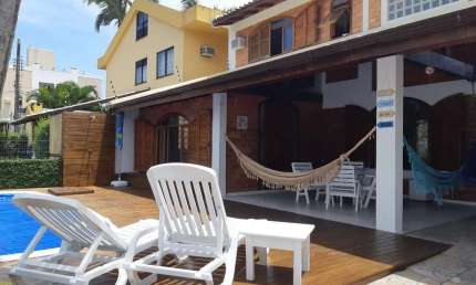 À venda! 4 quartos, piscina e 3 vagas de garagem a 200 metros do mar em Canasvieiras.