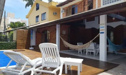 À venda! 4 quartos, piscina e 3 vagas de garagem a 200 metros do mar em Canasvieiras.