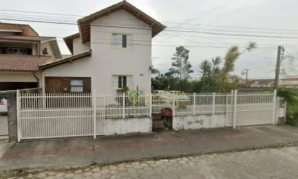 À venda | 200 m², 4 quartos (todos suítes) e 4 vagas de garagem - carianos, próximo a ressecada, em florianópolis.