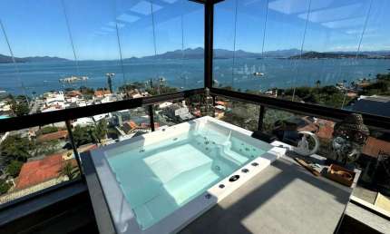 Vista mar, sacada com churrasqueira, terraço privativo com jacuzzi, 2 suítes e 2 vagas à venda em Coqueiros.