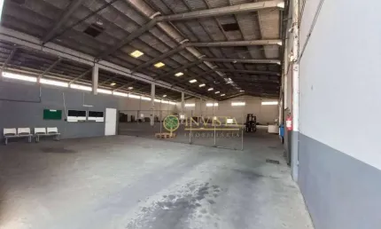 Galpão com 5000m² e 35 vagas para locação em São José.