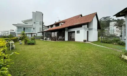 À venda no bosque das mansões! alto padrão, suíte master com closet e hidromassagem, 4 quartos e 4 vagas em condomínio fechado.
