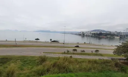 Loja comercial com 96m² e vista Mar para locação no Estreito .