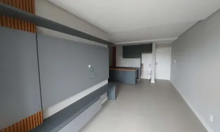 Semi mobiliado, sacada com churrasqueira e 1 vaga à venda nos ingleses.
