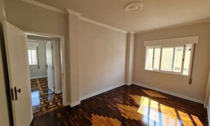 4 quartos, vista permanente e 1 vaga à venda no Centro de Florianópolis.