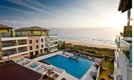Frente mar à venda na praia do santinho! sacada com jacuzzi, semi mobiliado, 2 quartos e 1 vaga de garagem.