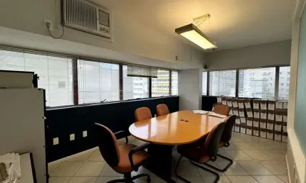 À venda | sala comercial com 84m², vista livre, andar alto e 1 vaga de garagem.