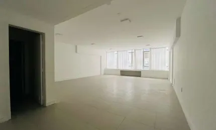 Sala comercial com 60m² à venda no centro de florianópolis.