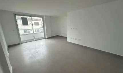 Locação no centro de florianópolis! novo com 2 suítes e sacada.