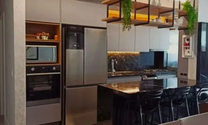Andar alto, vista parcial mar, 3 quartos e 2 vagas à venda no bairro agronômica em florianópolis.