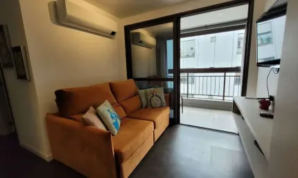 À venda no Itacorubi! Semi mobiliado, Andar alto, Vista Mar, 2 quartos e 1 vaga.