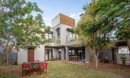 Casa de alto padrão com 4 quartos e churrasqueira à venda no Rio Tavares.