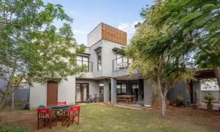 Casa de alto padrão com 4 quartos e churrasqueira à venda no Rio Tavares.