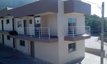 Oportunidade para Investidores! Prédio com 6 vagas e 6 apartamentos na Palhoça.