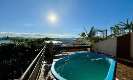 À venda | 376 m², 3 quartos, piscina privativa, churrasqueira e 2 vagas - Itaguaçu, em Florianópolis.