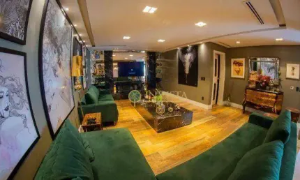 Alto padrão à venda no bairro itaguaçu! 4 quartos, área gourmet com piscina privativa e 4 vagas de garagem.