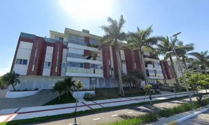 Semi mobiliado com 3 suítes, sacada com churrasqueira e 3 vagas - à venda em jurerê internacional.
