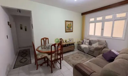 À venda! 2 quartos, dependência de empregada e ótima localização no Centro de Florianópolis.