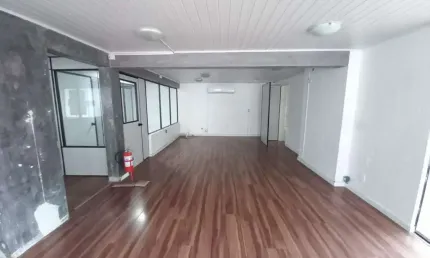 Locação! sala comercial no centro de florianópolis.